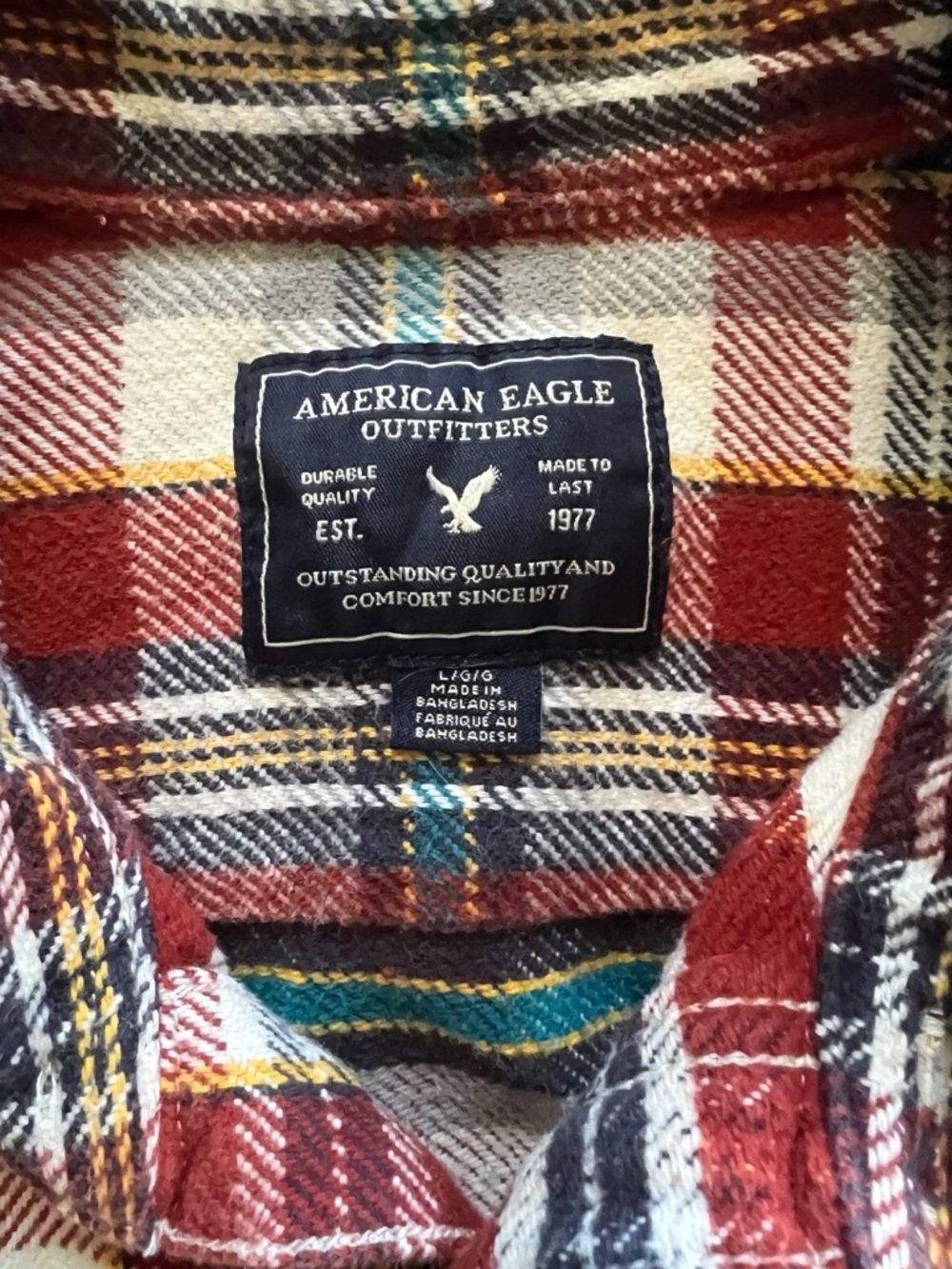 American Eagle Plaid Flannel Shirt Men’s Medium Red Cream Button Front Cotton - Picture 5 of 8